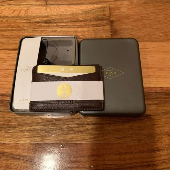 New with Tags and in Metal Box Fossil Leather Card Case With RFID Lining Brown - Picture 9 of 9